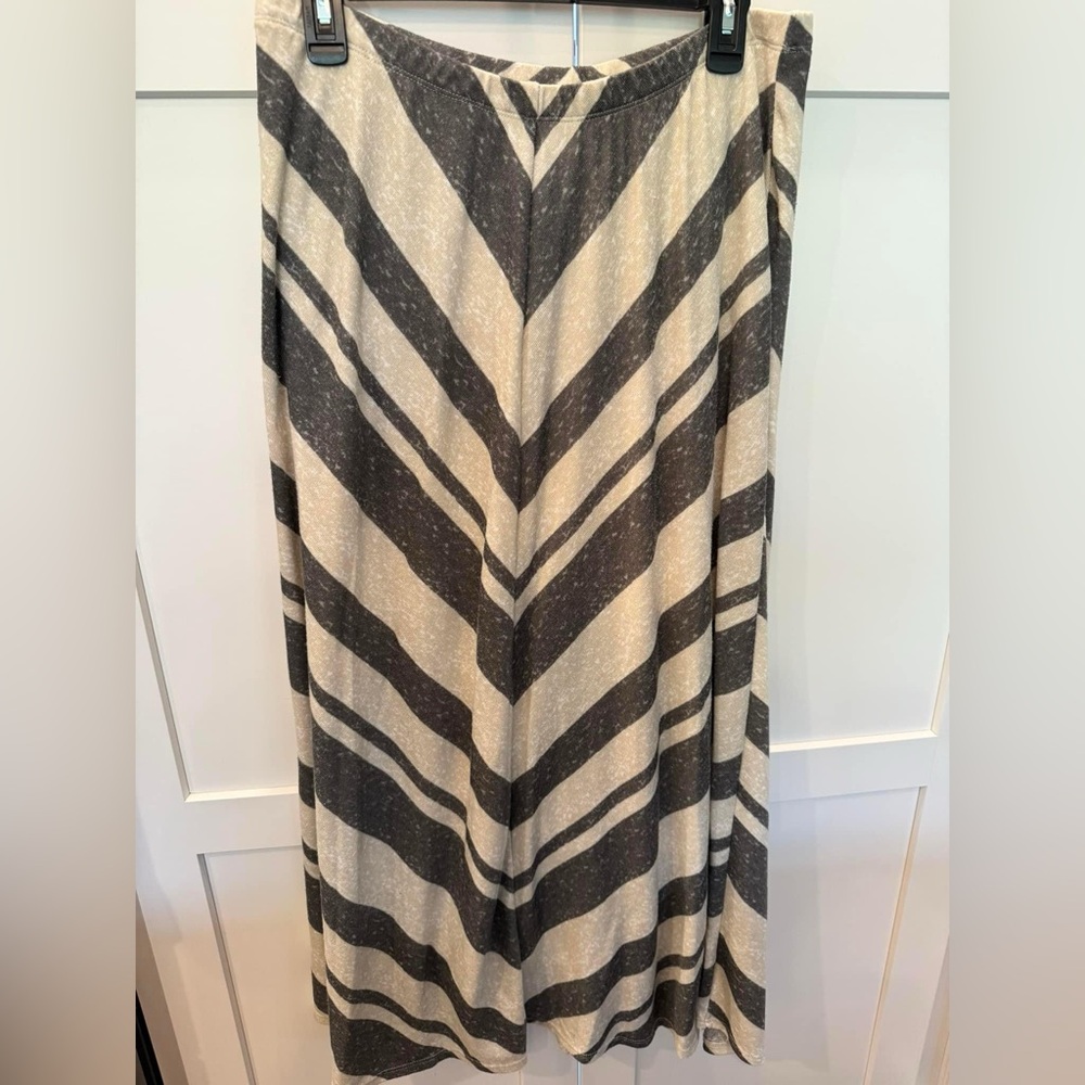 Lined cream and gray skirt by Feelib. Floor length